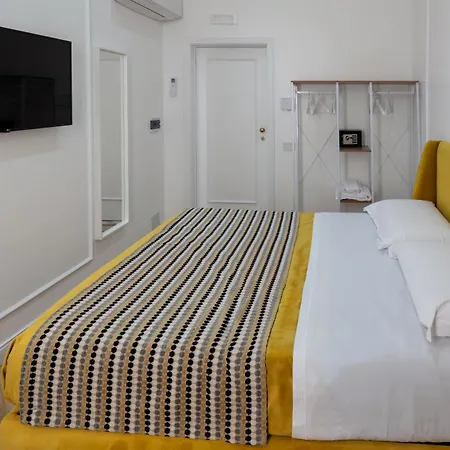 Garibaldi 125 4* Nápoly